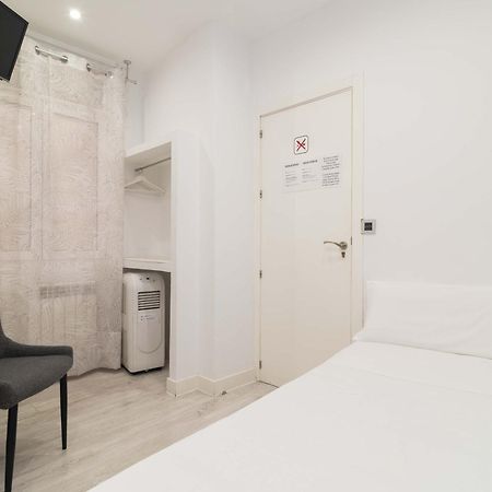 Pension Foster Мадрид Экстерьер фото