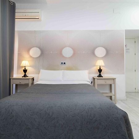 Pension Foster Мадрид Экстерьер фото