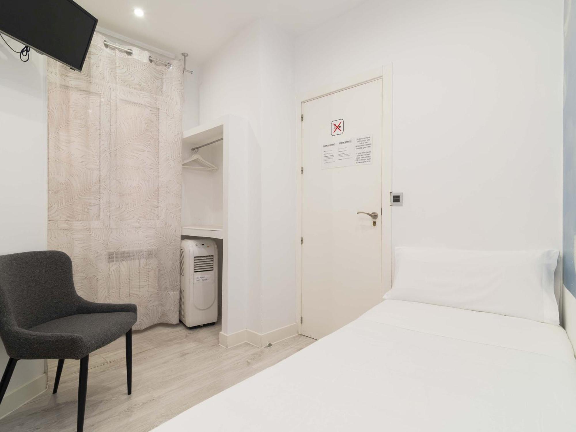Pension Foster Мадрид Экстерьер фото