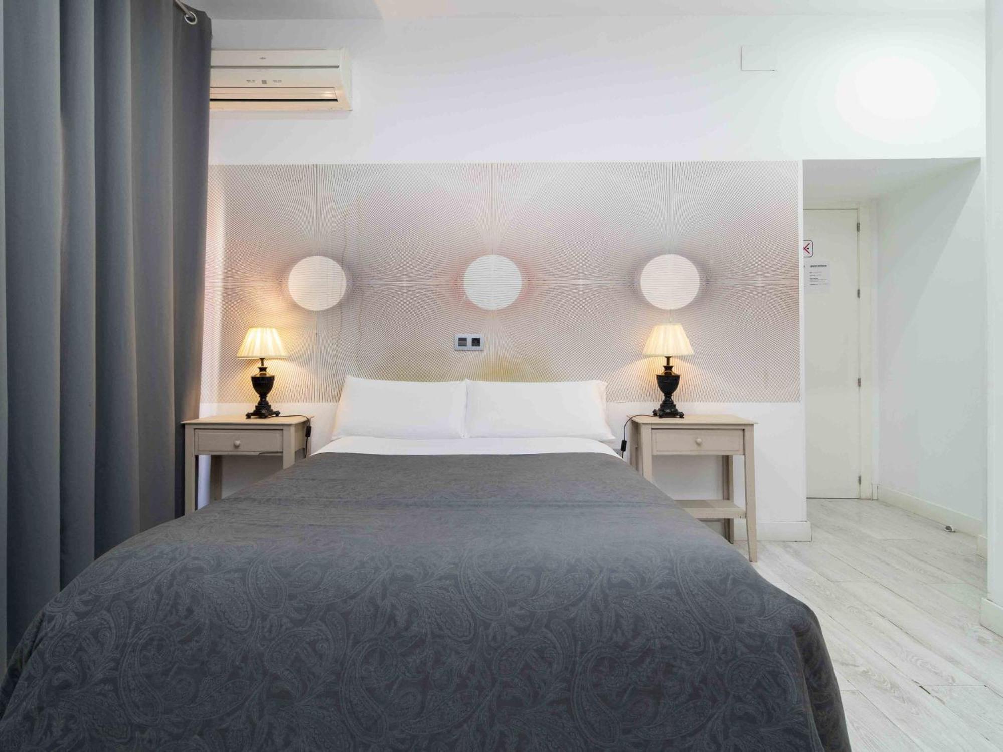 Pension Foster Мадрид Экстерьер фото